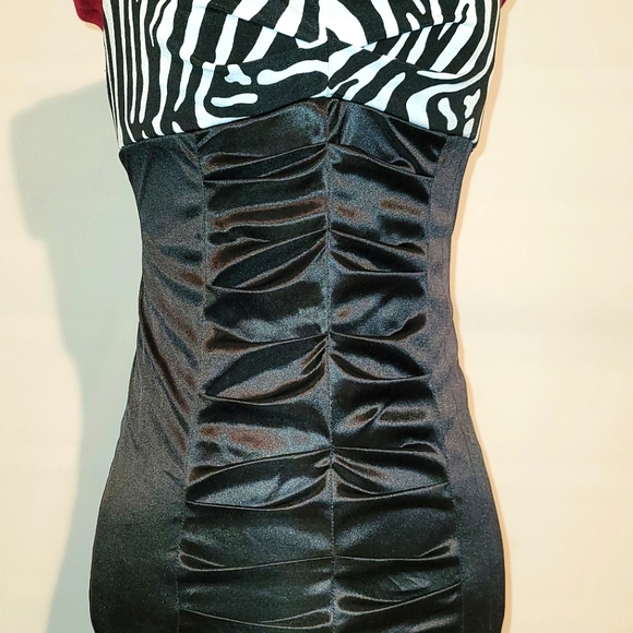 Pompous girly zebra top with ruffles - Picture 1 of 6